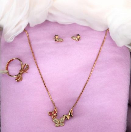 JUEGO DE COLLAR, ARETE Y ANILLO MARIPOSA